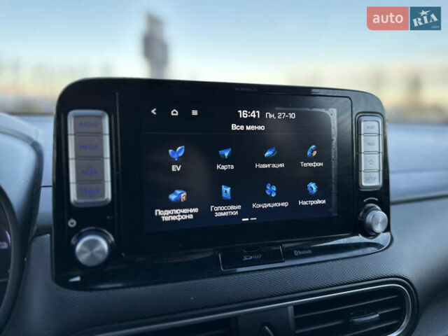 Серый Хендай Kona, объемом двигателя 0 л и пробегом 126 тыс. км за 17300 $, фото 93 на Automoto.ua