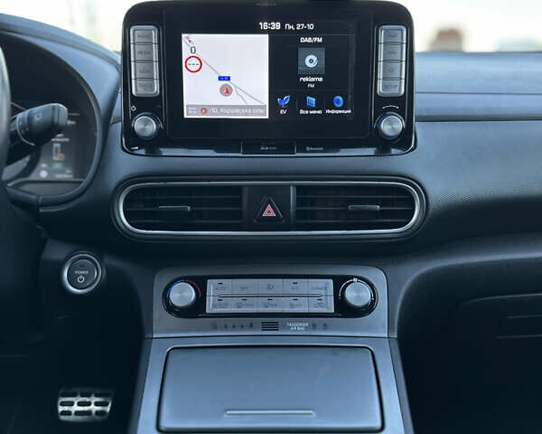 Серый Хендай Kona, объемом двигателя 0 л и пробегом 126 тыс. км за 17300 $, фото 83 на Automoto.ua