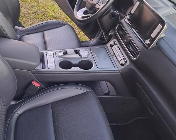 Сірий Хендай Kona, об'ємом двигуна 0 л та пробігом 141 тис. км за 19000 $, фото 14 на Automoto.ua