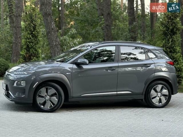 Серый Хендай Kona, объемом двигателя 0 л и пробегом 95 тыс. км за 17300 $, фото 101 на Automoto.ua
