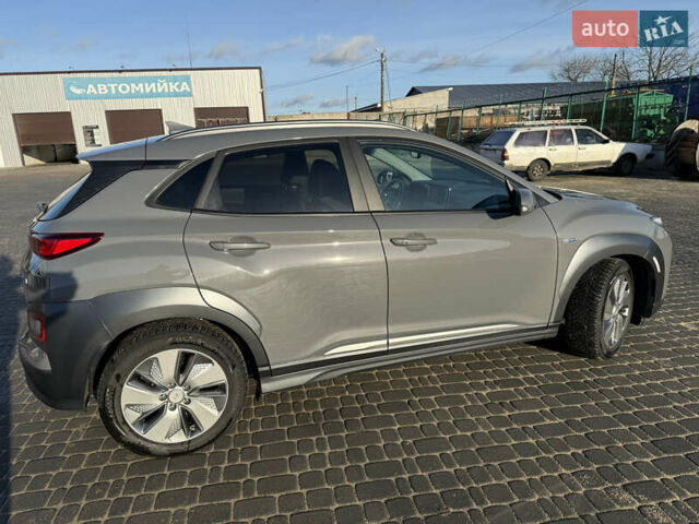 Сірий Хендай Kona, об'ємом двигуна 0 л та пробігом 39 тис. км за 17900 $, фото 8 на Automoto.ua