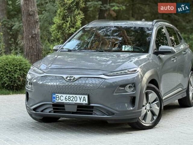Серый Хендай Kona, объемом двигателя 0 л и пробегом 95 тыс. км за 17300 $, фото 91 на Automoto.ua