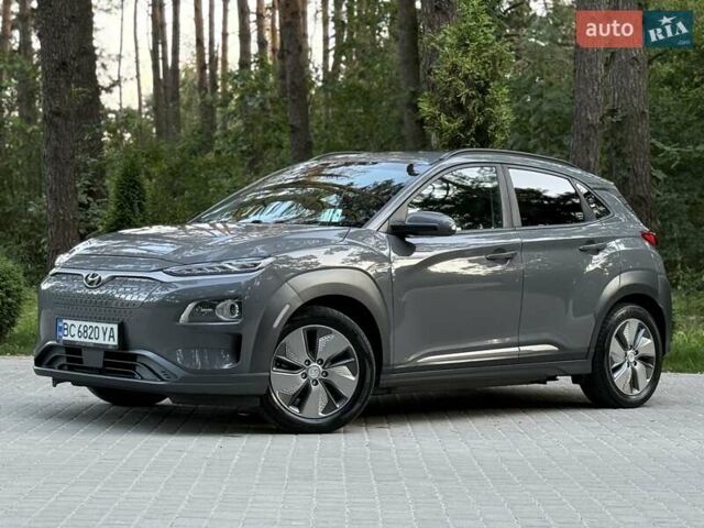 Серый Хендай Kona, объемом двигателя 0 л и пробегом 95 тыс. км за 17300 $, фото 95 на Automoto.ua