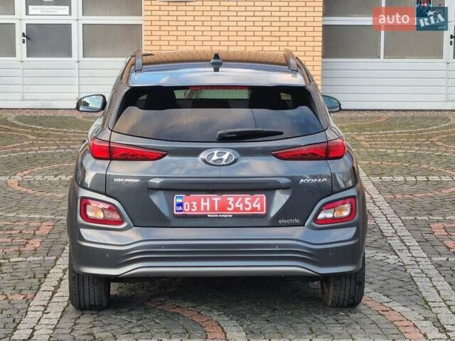 Серый Хендай Kona, объемом двигателя 0 л и пробегом 151 тыс. км за 16399 $, фото 2 на Automoto.ua