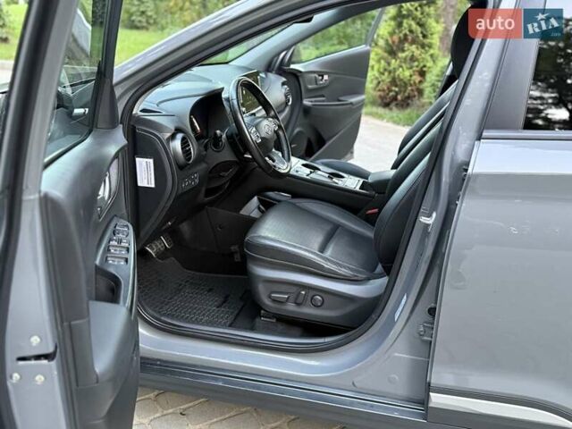 Серый Хендай Kona, объемом двигателя 0 л и пробегом 95 тыс. км за 17300 $, фото 44 на Automoto.ua