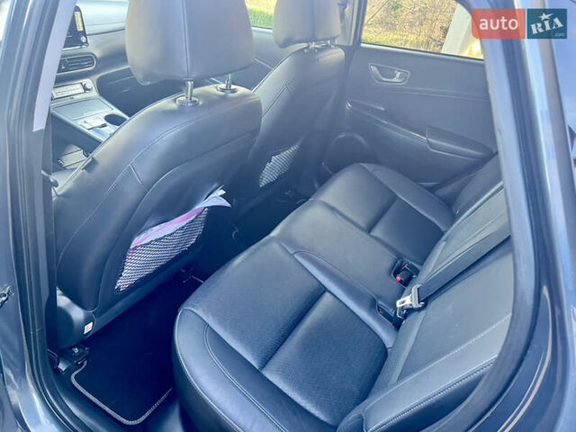 Серый Хендай Kona, объемом двигателя 0 л и пробегом 95 тыс. км за 17500 $, фото 51 на Automoto.ua