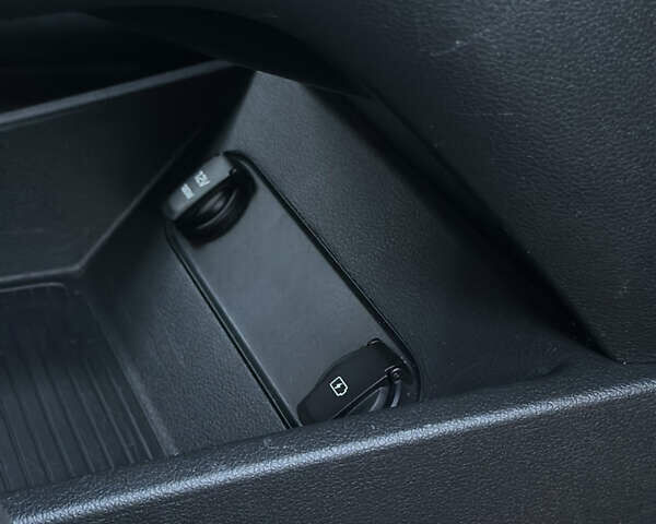 Серый Хендай Kona, объемом двигателя 0 л и пробегом 126 тыс. км за 17300 $, фото 57 на Automoto.ua