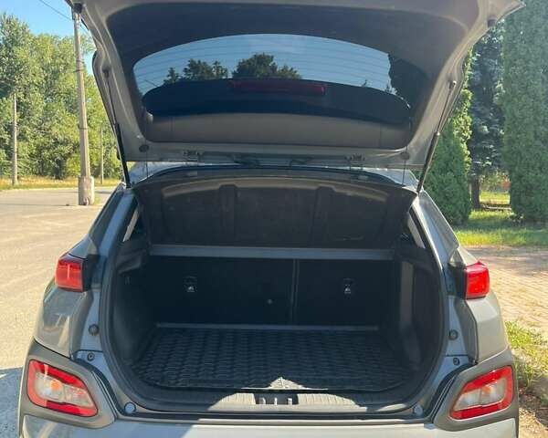Сірий Хендай Kona, об'ємом двигуна 0 л та пробігом 97 тис. км за 16500 $, фото 3 на Automoto.ua