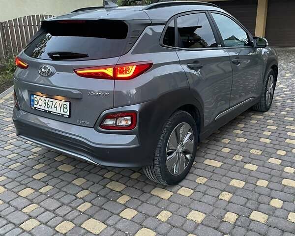 Серый Хендай Kona, объемом двигателя 0 л и пробегом 44 тыс. км за 17400 $, фото 2 на Automoto.ua