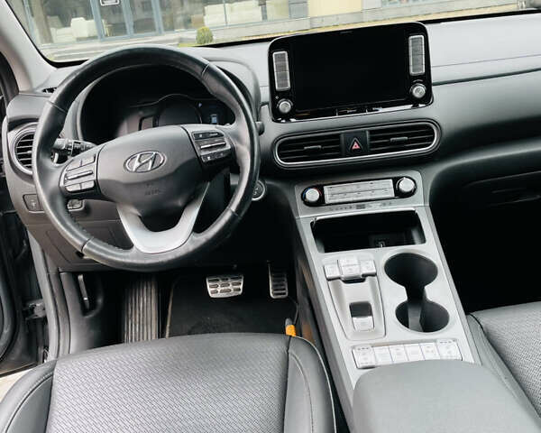 Сірий Хендай Kona, об'ємом двигуна 0 л та пробігом 103 тис. км за 17999 $, фото 17 на Automoto.ua
