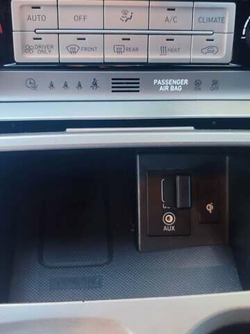 Серый Хендай Kona, объемом двигателя 0 л и пробегом 105 тыс. км за 17999 $, фото 24 на Automoto.ua