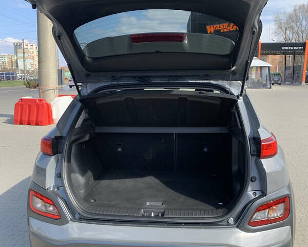 Сірий Хендай Kona, об'ємом двигуна 0 л та пробігом 82 тис. км за 16900 $, фото 9 на Automoto.ua