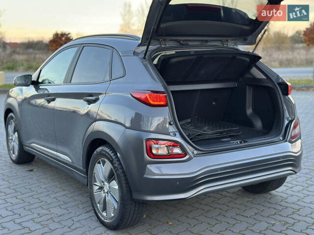 Серый Хендай Kona, объемом двигателя 0 л и пробегом 126 тыс. км за 17300 $, фото 43 на Automoto.ua