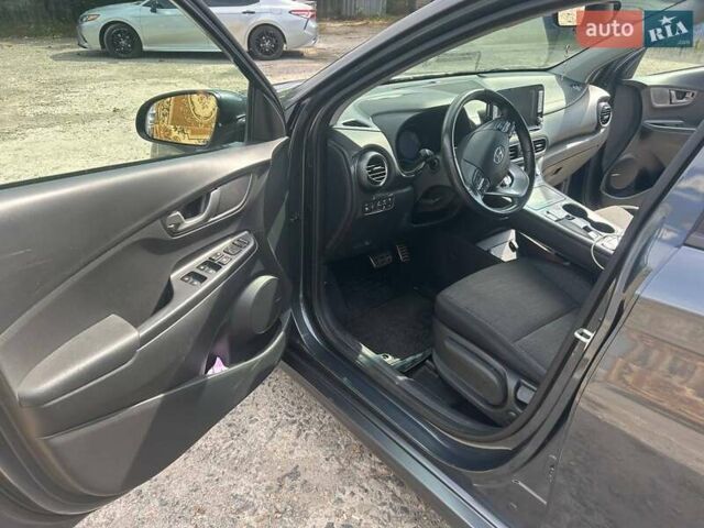 Серый Хендай Kona, объемом двигателя 0 л и пробегом 85 тыс. км за 18700 $, фото 5 на Automoto.ua