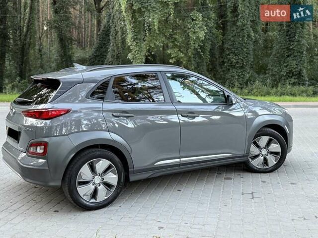 Серый Хендай Kona, объемом двигателя 0 л и пробегом 96 тыс. км за 17200 $, фото 10 на Automoto.ua