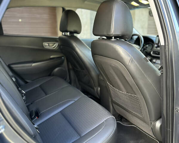 Серый Хендай Kona, объемом двигателя 0 л и пробегом 129 тыс. км за 16999 $, фото 46 на Automoto.ua