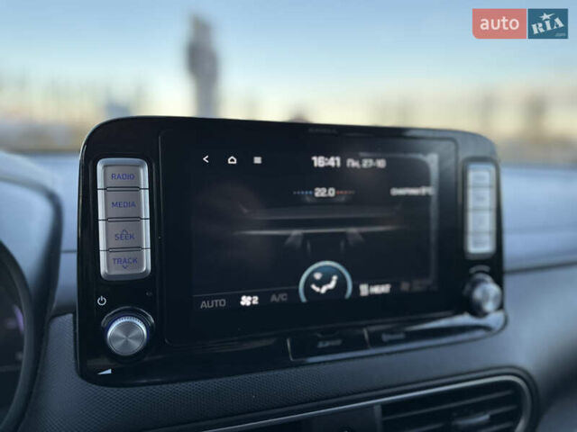 Серый Хендай Kona, объемом двигателя 0 л и пробегом 126 тыс. км за 17300 $, фото 95 на Automoto.ua