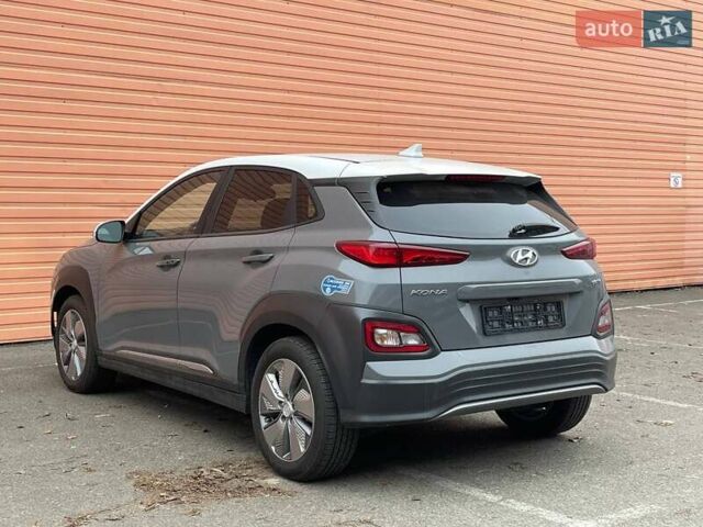 Серый Хендай Kona, объемом двигателя 0 л и пробегом 54 тыс. км за 17500 $, фото 5 на Automoto.ua