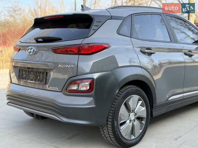 Серый Хендай Kona, объемом двигателя 0 л и пробегом 90 тыс. км за 16750 $, фото 25 на Automoto.ua