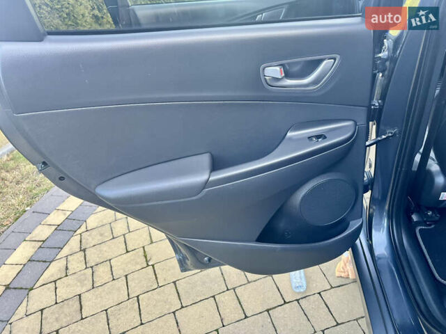 Серый Хендай Kona, объемом двигателя 0 л и пробегом 95 тыс. км за 17500 $, фото 47 на Automoto.ua