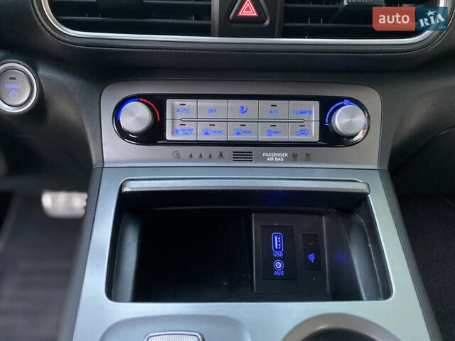 Серый Хендай Kona, объемом двигателя 0 л и пробегом 76 тыс. км за 16800 $, фото 43 на Automoto.ua