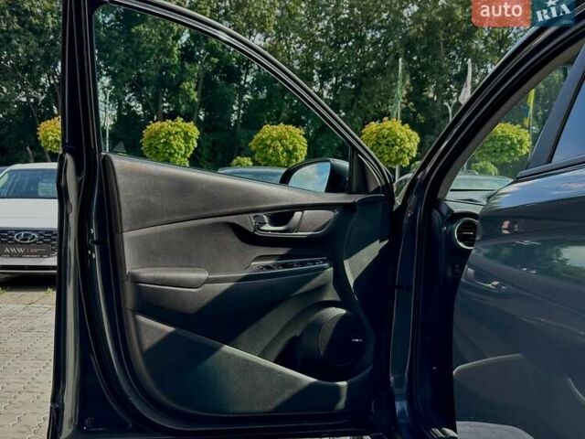 Серый Хендай Kona, объемом двигателя 0 л и пробегом 137 тыс. км за 16700 $, фото 13 на Automoto.ua