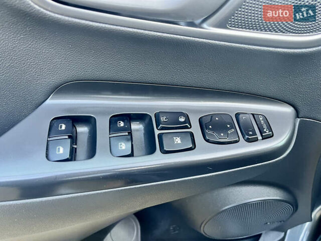 Серый Хендай Kona, объемом двигателя 0 л и пробегом 95 тыс. км за 17500 $, фото 46 на Automoto.ua