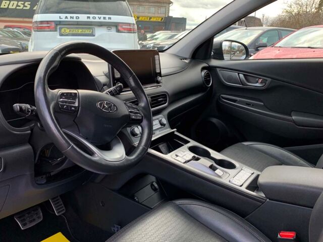 Серый Хендай Kona, объемом двигателя 64 л и пробегом 119 тыс. км за 17900 $, фото 9 на Automoto.ua