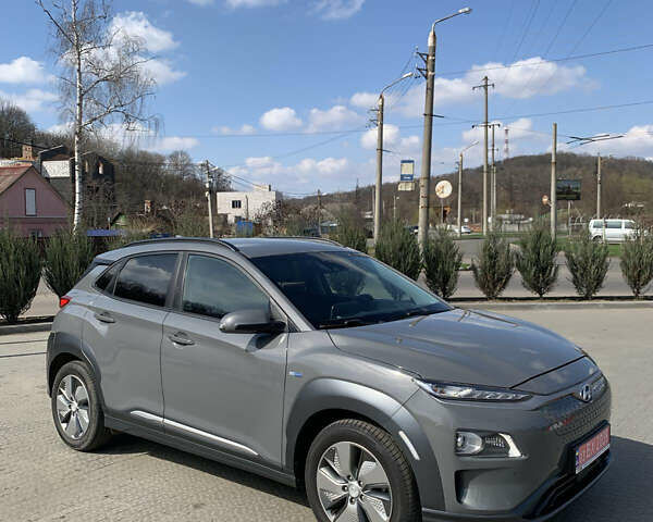 Сірий Хендай Kona, об'ємом двигуна 0 л та пробігом 82 тис. км за 16900 $, фото 2 на Automoto.ua