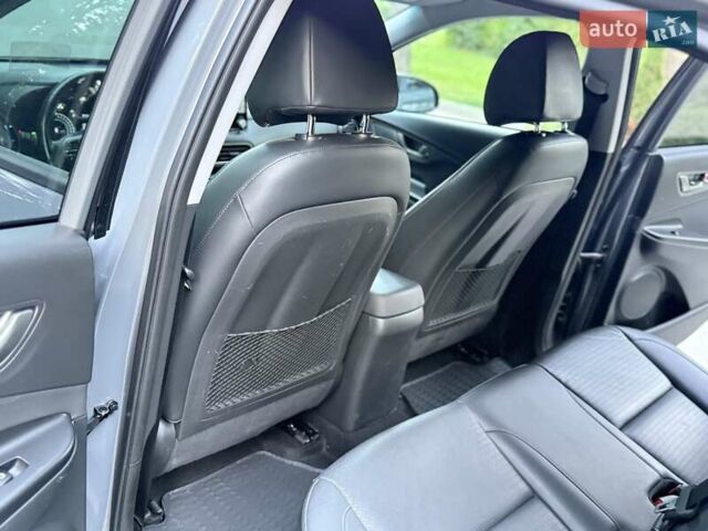 Серый Хендай Kona, объемом двигателя 0 л и пробегом 96 тыс. км за 17200 $, фото 70 на Automoto.ua