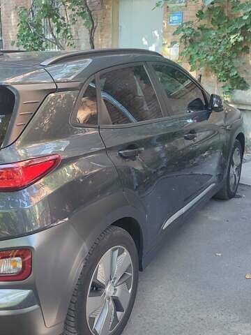 Серый Хендай Kona, объемом двигателя 0 л и пробегом 105 тыс. км за 17999 $, фото 11 на Automoto.ua