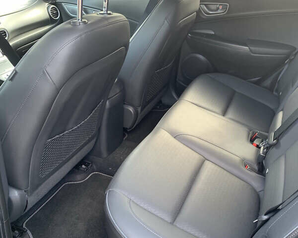 Сірий Хендай Kona, об'ємом двигуна 0 л та пробігом 82 тис. км за 16900 $, фото 8 на Automoto.ua