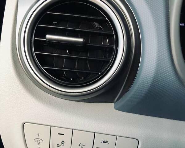 Серый Хендай Kona, объемом двигателя 0 л и пробегом 90 тыс. км за 16500 $, фото 17 на Automoto.ua