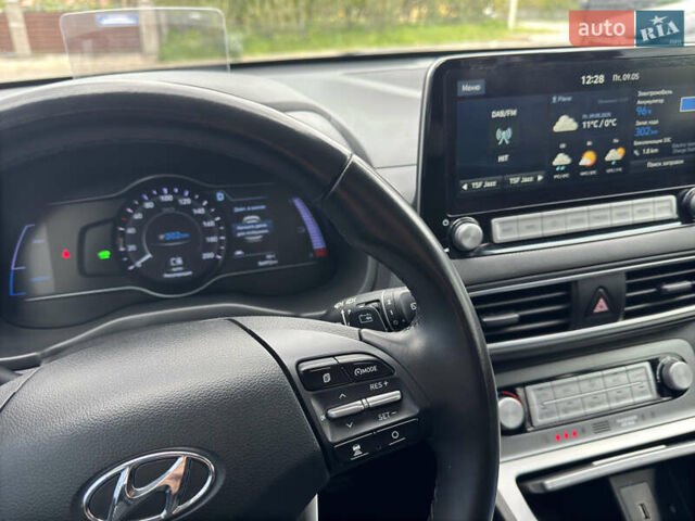Сірий Хендай Kona, об'ємом двигуна 0 л та пробігом 65 тис. км за 17300 $, фото 51 на Automoto.ua