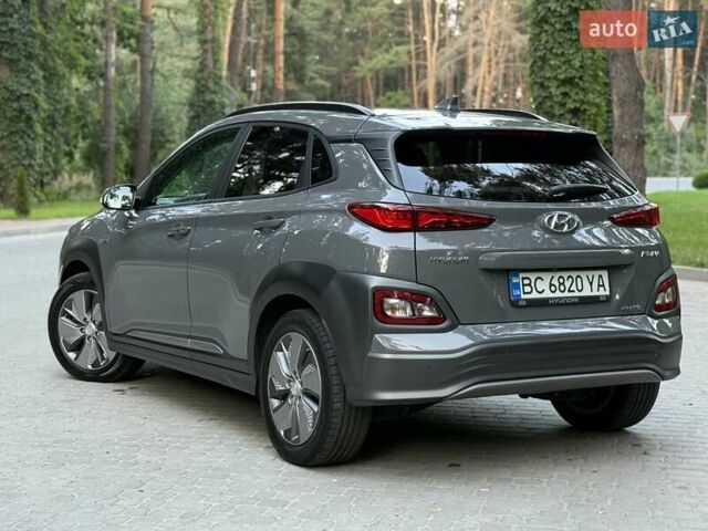 Серый Хендай Kona, объемом двигателя 0 л и пробегом 95 тыс. км за 17300 $, фото 104 на Automoto.ua