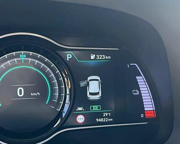 Сірий Хендай Kona, об'ємом двигуна 0 л та пробігом 97 тис. км за 16500 $, фото 10 на Automoto.ua