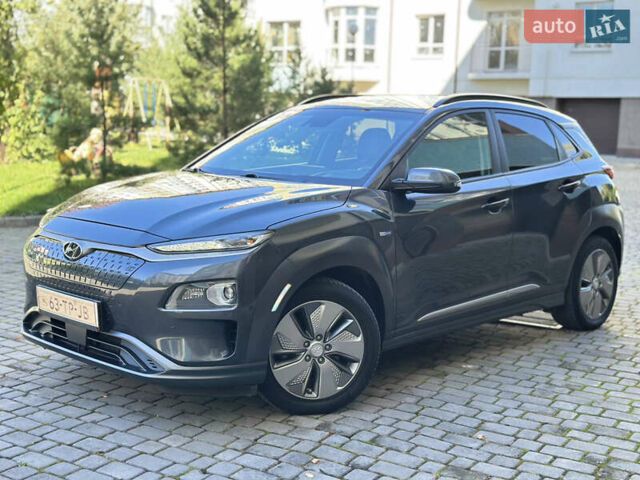 Серый Хендай Kona, объемом двигателя 0 л и пробегом 129 тыс. км за 16999 $, фото 3 на Automoto.ua