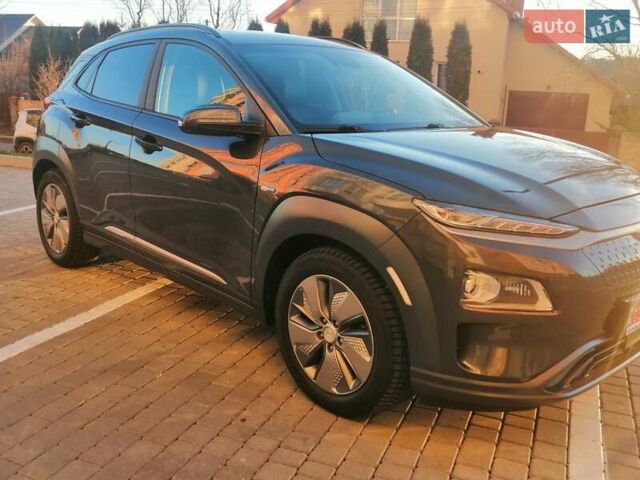 Серый Хендай Kona, объемом двигателя 0 л и пробегом 93 тыс. км за 17300 $, фото 7 на Automoto.ua