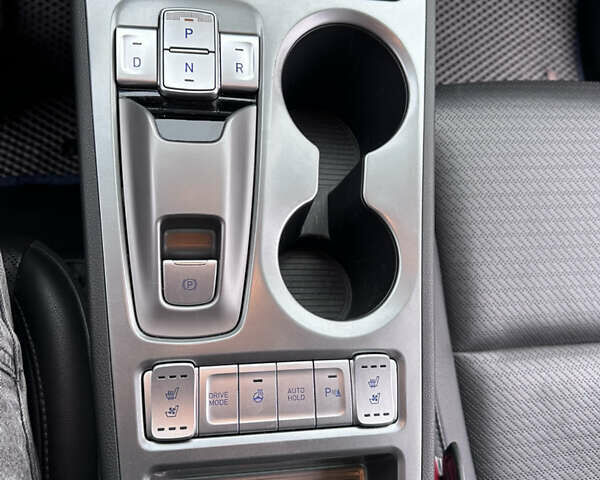 Серый Хендай Kona, объемом двигателя 0 л и пробегом 115 тыс. км за 19000 $, фото 29 на Automoto.ua