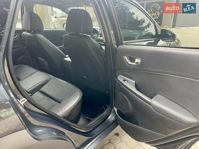 Сірий Хендай Kona, об'ємом двигуна 0 л та пробігом 92 тис. км за 17900 $, фото 5 на Automoto.ua