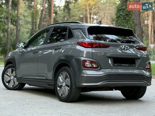 Серый Хендай Kona, объемом двигателя 0 л и пробегом 96 тыс. км за 17200 $, фото 24 на Automoto.ua