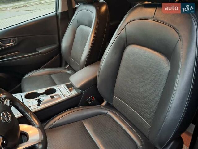 Сірий Хендай Kona, об'ємом двигуна 0 л та пробігом 114 тис. км за 17300 $, фото 15 на Automoto.ua