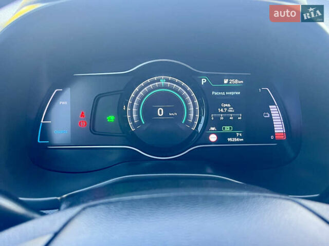 Серый Хендай Kona, объемом двигателя 0 л и пробегом 95 тыс. км за 17500 $, фото 62 на Automoto.ua