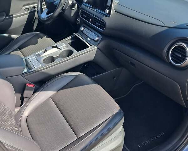 Сірий Хендай Kona, об'ємом двигуна 0 л та пробігом 141 тис. км за 19000 $, фото 23 на Automoto.ua