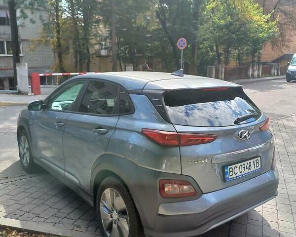 Серый Хендай Kona, объемом двигателя 0 л и пробегом 90 тыс. км за 16500 $, фото 5 на Automoto.ua