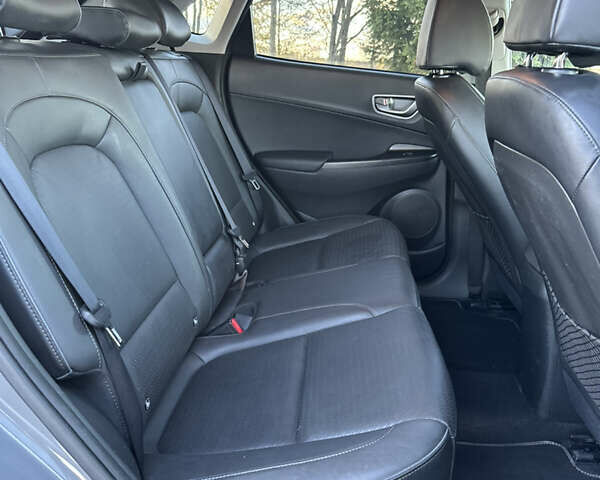 Серый Хендай Kona, объемом двигателя 0 л и пробегом 126 тыс. км за 17300 $, фото 64 на Automoto.ua