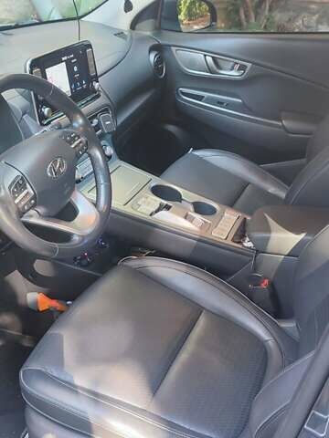 Серый Хендай Kona, объемом двигателя 0 л и пробегом 105 тыс. км за 17999 $, фото 15 на Automoto.ua