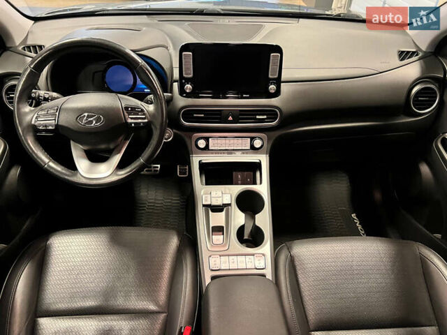 Серый Хендай Kona, объемом двигателя 0 л и пробегом 85 тыс. км за 14450 $, фото 12 на Automoto.ua