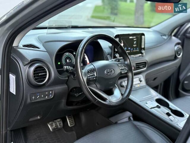 Серый Хендай Kona, объемом двигателя 0 л и пробегом 96 тыс. км за 17200 $, фото 40 на Automoto.ua