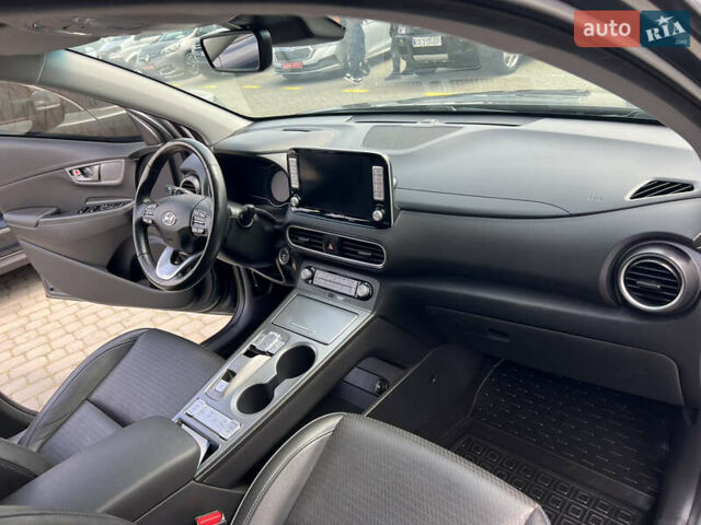 Серый Хендай Kona, объемом двигателя 0 л и пробегом 96 тыс. км за 17300 $, фото 11 на Automoto.ua